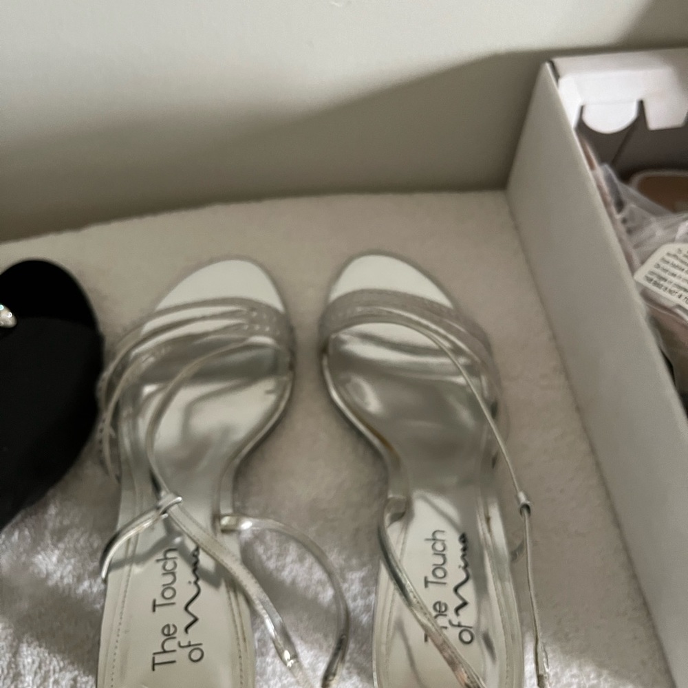 Low heeled sandals